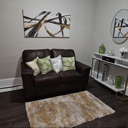 Elegant 4 Bedroom @Cleveland Clinic Area エクステリア 写真